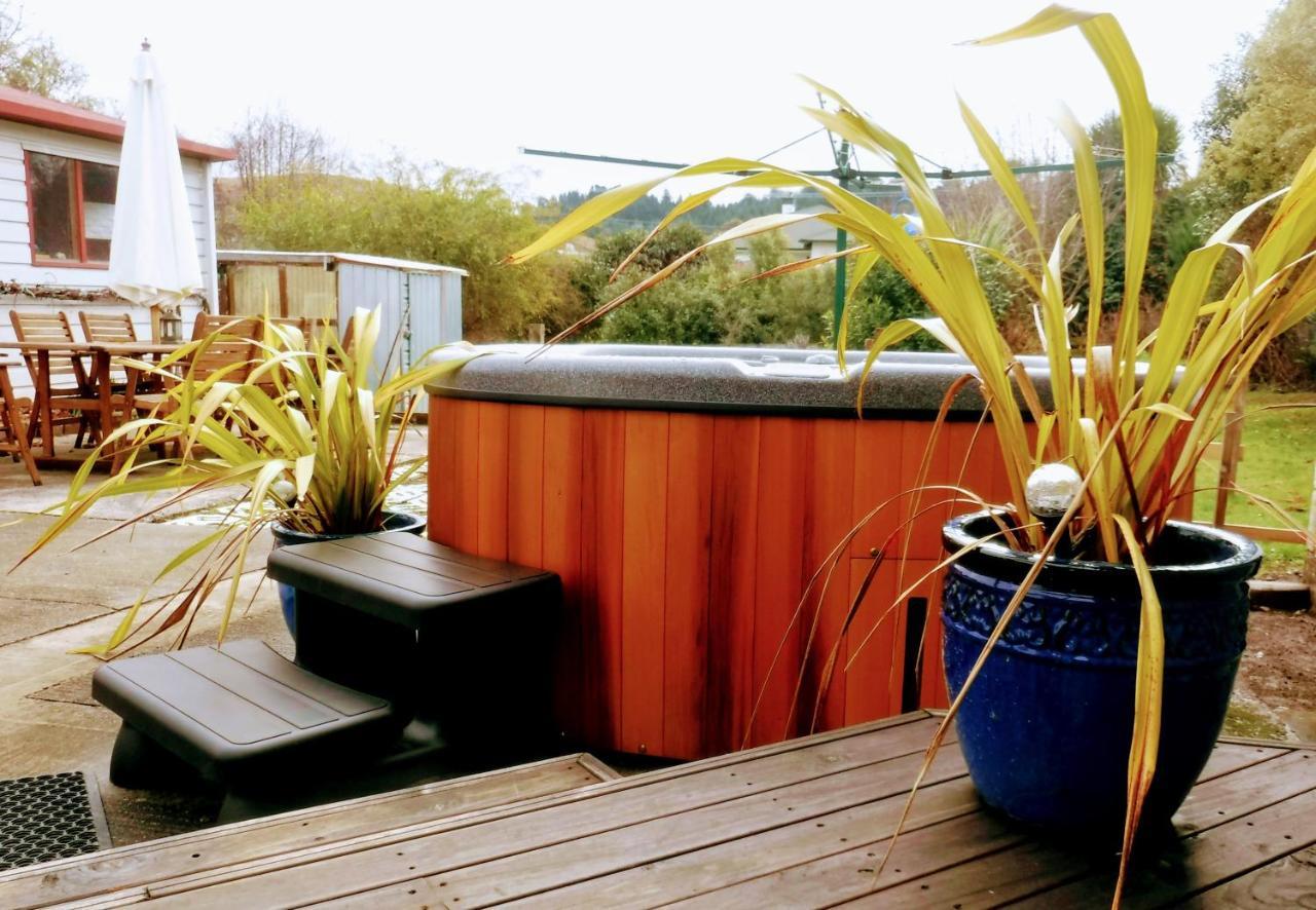 StayGeraldine HOT TUB at Pukeko Cottage Bagian luar foto